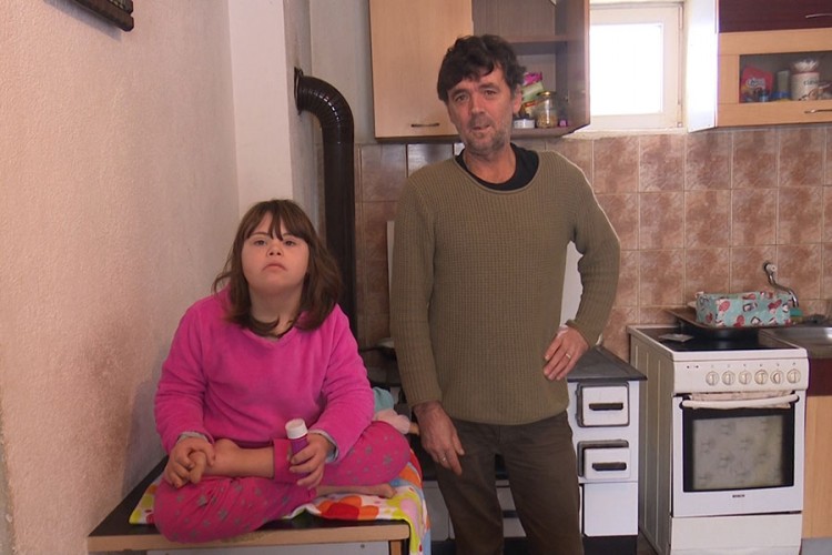 Zima donijela nove brige samohranom ocu i kćerki sa Daunovim sindromom