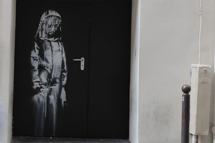 Ukraden Banksijev mural sa vrata pozorišta u Parizu