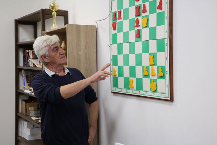 Život u inostranstvu zamijenili školom šaha