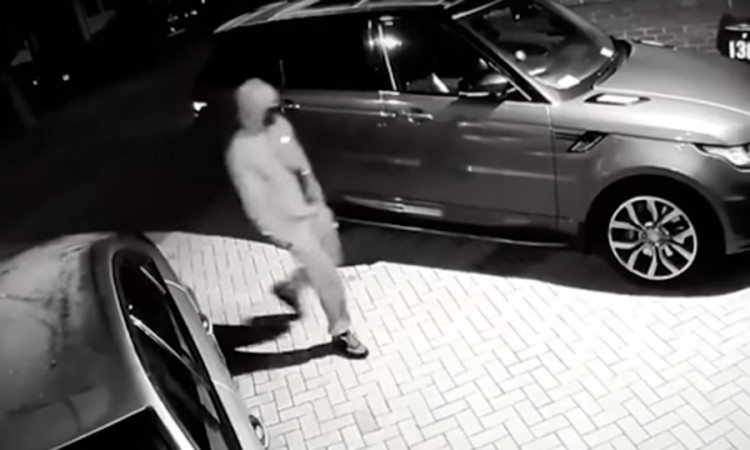 Ukrali luksuzni Range Rover za manje od minut, objavljen snimak