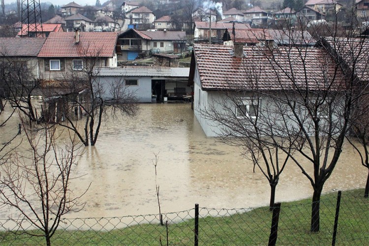 Topao februar donio haos u BiH, poplave se očekuju i u Hrvatskoj