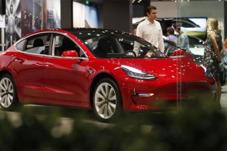 Tesla opet daje popust za Model 3