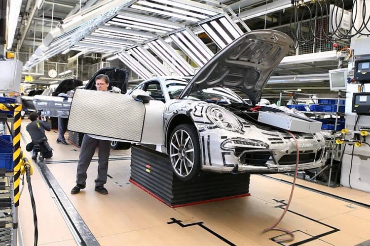 Porsche zapošljava više od hiljadu radnika