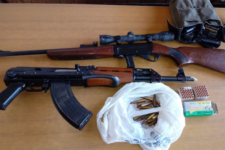 U Šamcu pronađeno nelegalno oružje i municija