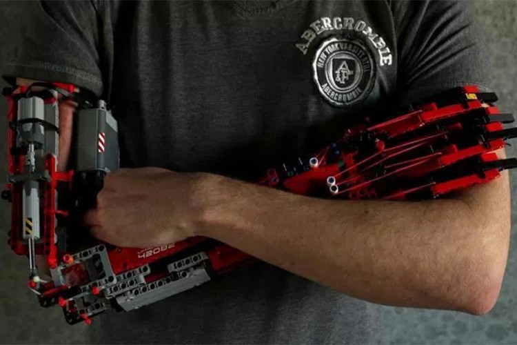 Vještačka robotska ruka napravljena od Lego kockica