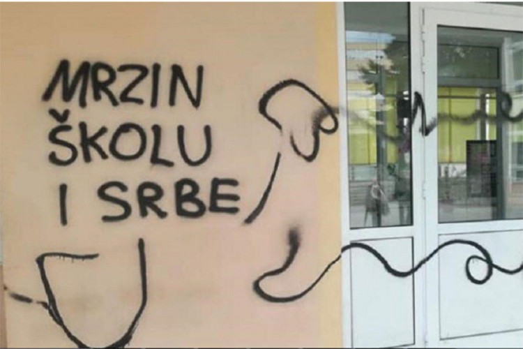 Škola u Splitu išarana grafitima koji vrijeđaju Srbe