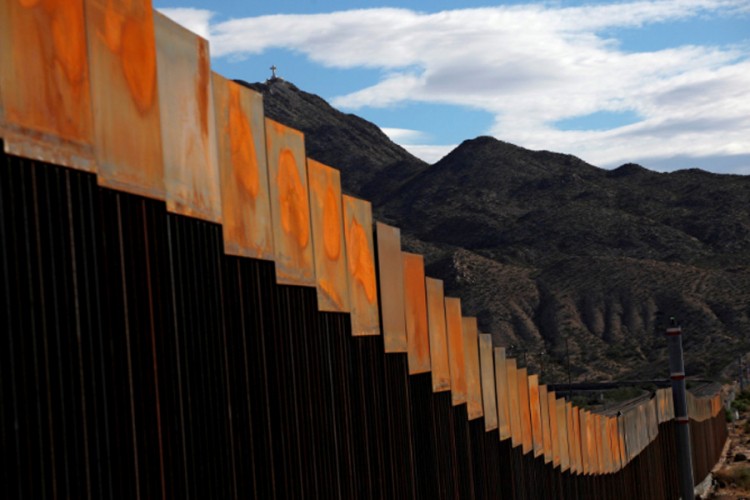 Zbog zida s Meksikom Tramp proglašava vanredno stanje?