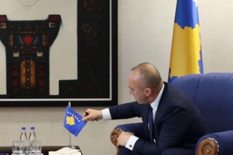 Haradinaju se ne sviđa kosovska zastava