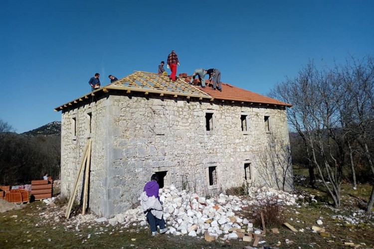 Stara škola u neumskom selu Hrasno postala parohijski dom