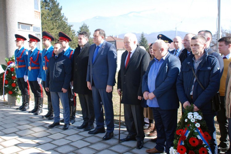 Ivancov i Dodik položili vijenac na spomenik Čurkinu