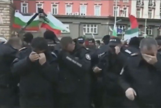 Bugarski policajci sami sebe isprskali biber-sprejem