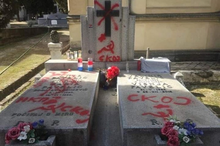 Grob Ante Pavelića išaran komunističkim simbolima