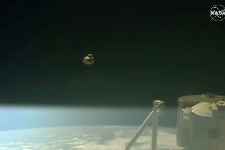 Kapsula "Space X" krenula ka zemlji