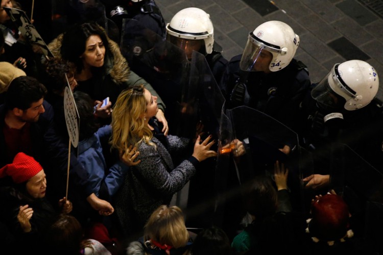 Turska policija suzavcem rastjerala žene sa marša povodom 8. marta