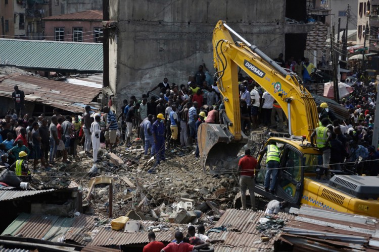 Iz ruševina zgrade u Nigeriji izvučeno 25 djece