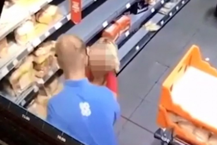 Radnik marketa napao dječaka jer je "dosadan", javnost ogorčena snimkom