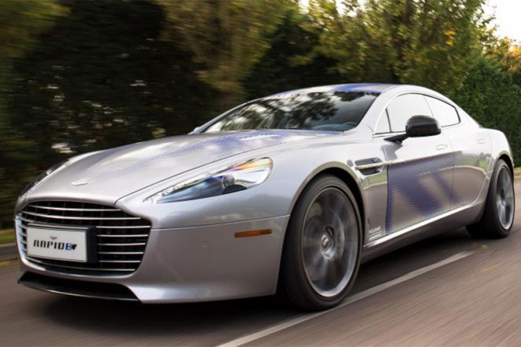 Džejms Bond sjeda za volan električnog Aston Martina