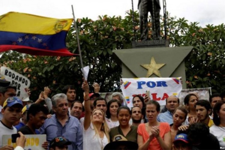 Poginulo četvoro ljudi, 300 uhapšeno u Venecueli