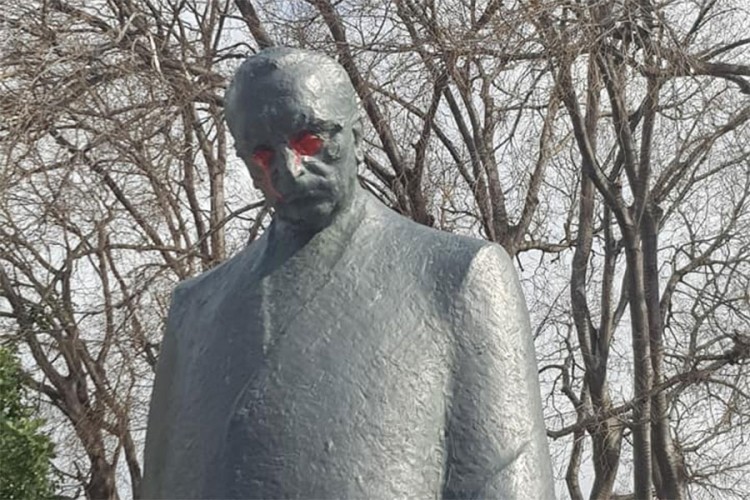 Na Tuđmanovom spomeniku oči išarane crvenom bojom