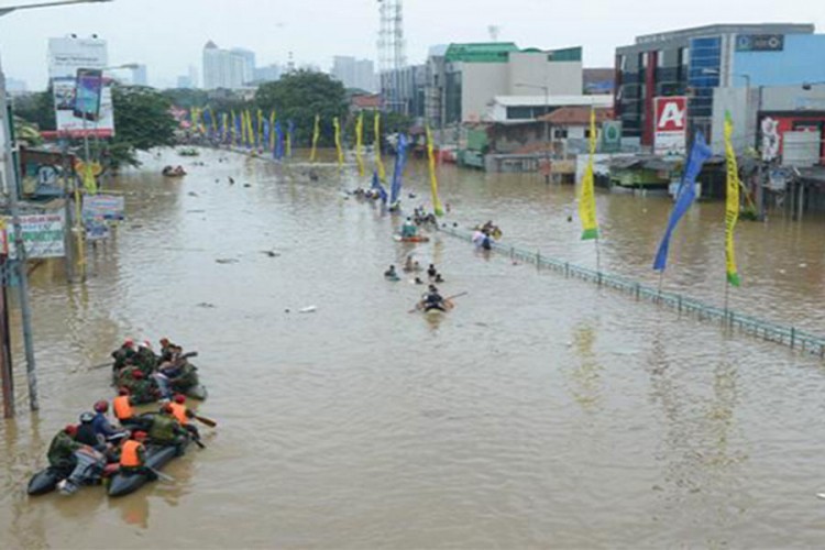 U poplavama stradale 104 osobe