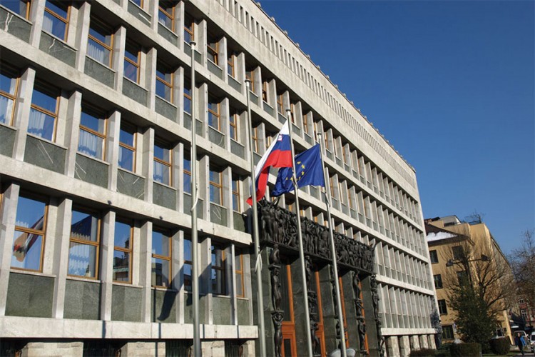 Zahtjev za povlačenje priznanja Kosova u parlamentu Slovenije