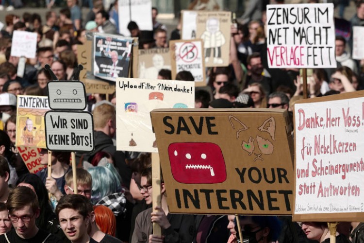 Građani Njemačke na ulicama "spasavaju internet"