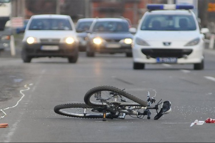 Ukradenim autom usmrtio maloljetnog biciklistu