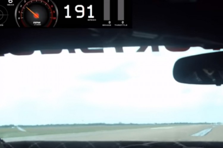 Evo kako izgleda kada ste za volanom auta koje ide 483 km/h