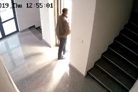 Snimljen kako vrši nuždu u liftu u Doboju, stanari zgrade objavili video