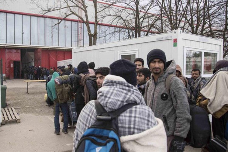 Premijer USK najavio nove korake: Migranti će biti izmješteni van grada