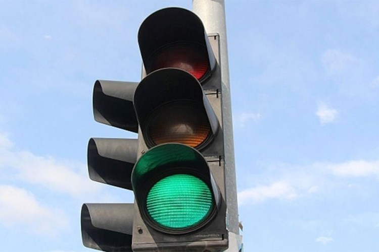 Crveno svjetlo na semaforu