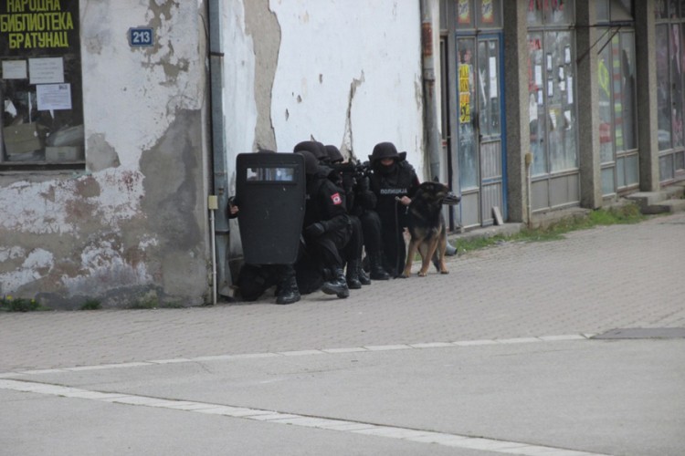 U Bratuncu izvedena pokazna vježba policije