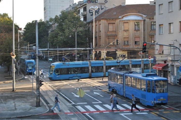 Poginuo vozač auta u sudaru sa tramvajem u Zagrebu