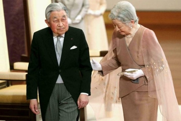 Japanski car i carica slave 60 godina braka