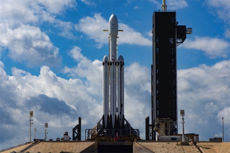 SpaceX prolongirao lansiranje rakete Falcon Heavy