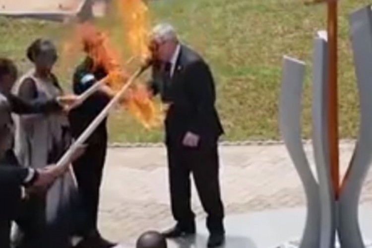 Junker zamalo zapalio prvu damu Ruande