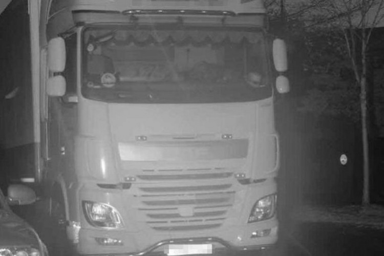 Policija u šoku: Kamera snimila kamion "bez vozača"