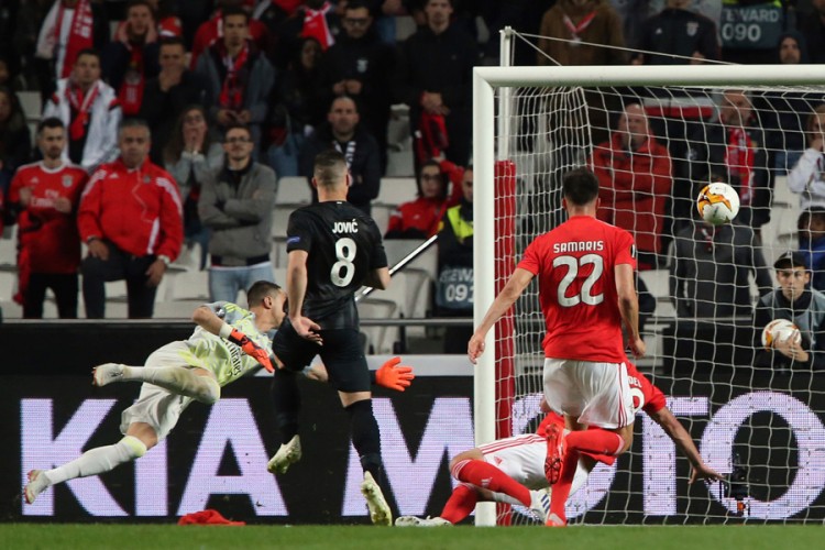 Arsenal lako s Napolijem, gol Jovića u porazu od Benfike