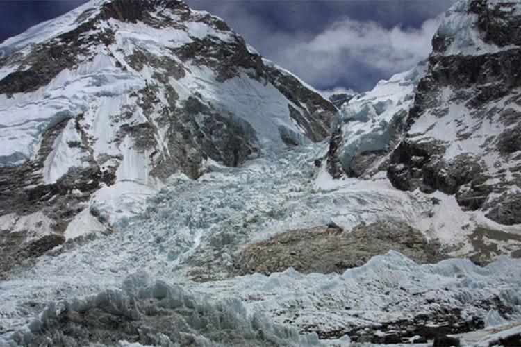 Privremeni toaleti za nesavjesne planinare na Mont Everestu