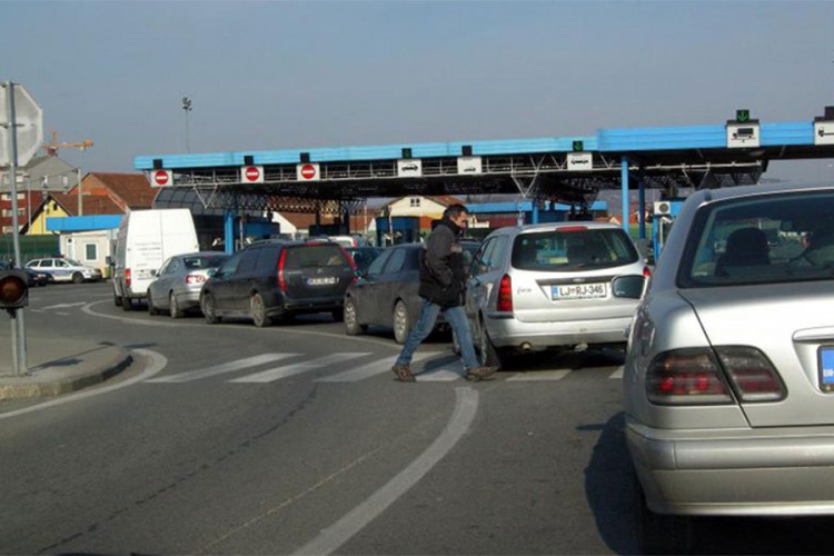 Pojačan promet vozila na graničnim prelazima