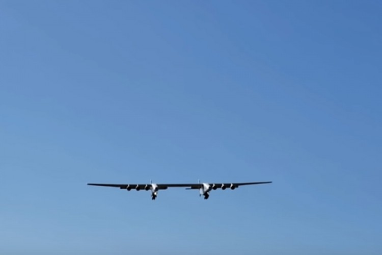 Najveći avion na svijetu uspješno okončao prvi let