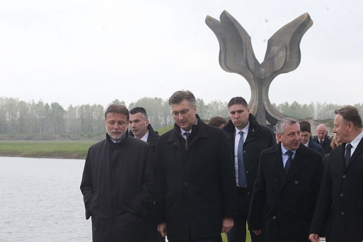 Plenković i Jandroković se poklonili žrtvama Jasenovca