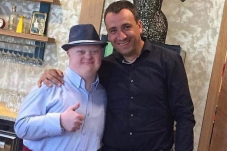 Vlasnik prnjavorskog restorana zaposlio mladića s Daunovim sindromom