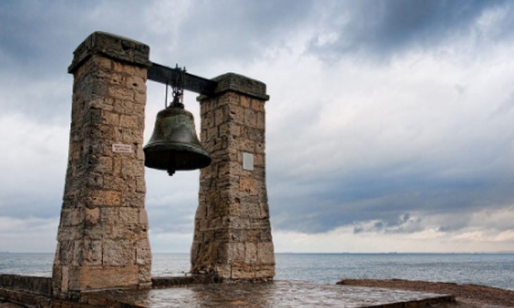 U Sevastopolju zvonilo zvono sa kule Notr Dama