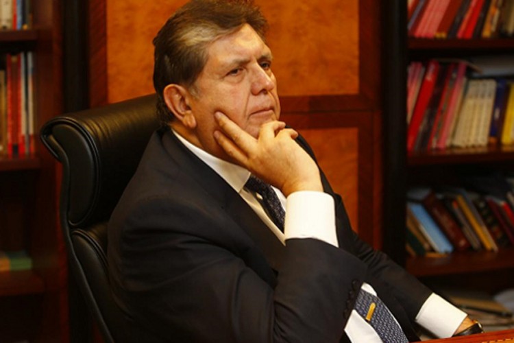 Bivši predsjednik Perua pucao u sebe tokom hapšenja