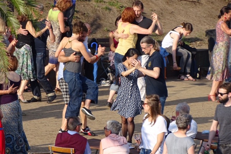 U Njemačkoj je danas zabranjen ples