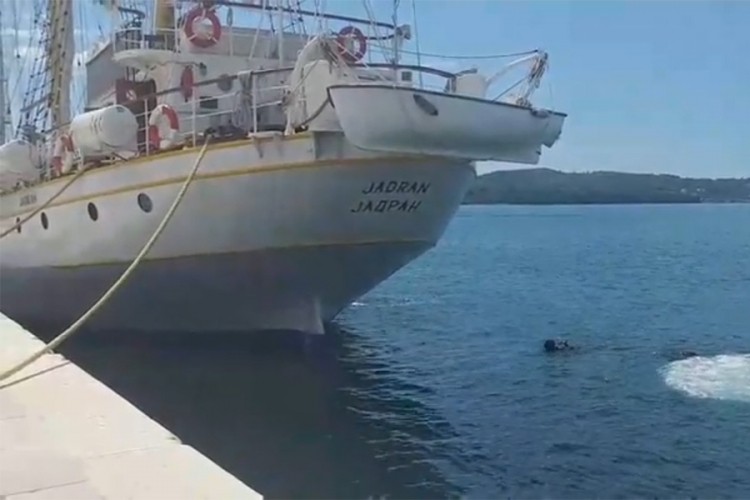 Na brodu crnogorske mornarice nađeno 50 kg kokaina