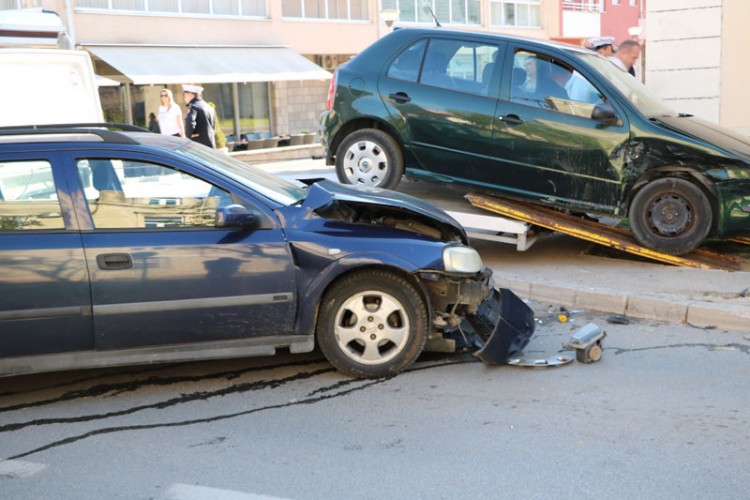 U Trebinju se sudarili Trebinjac i Dubrovčanin vozači lakše povrijeđeni
