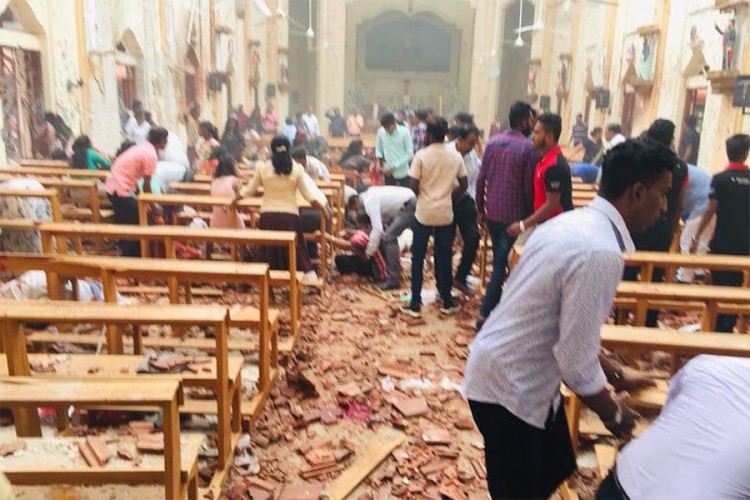 U bombaškim napadima na crkve i hotele više od 100 mrtvih