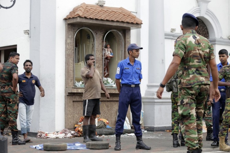 Osam eksplozija odjeknulo u Šri Lanki, broj mrtvih stalno raste